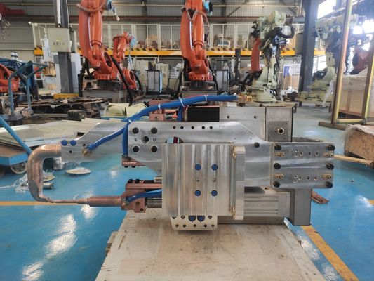 抵抗 オート ボディ ウェルダー Cnc オートマティック X型 ロボットスポット ウェルディング ガン C型
